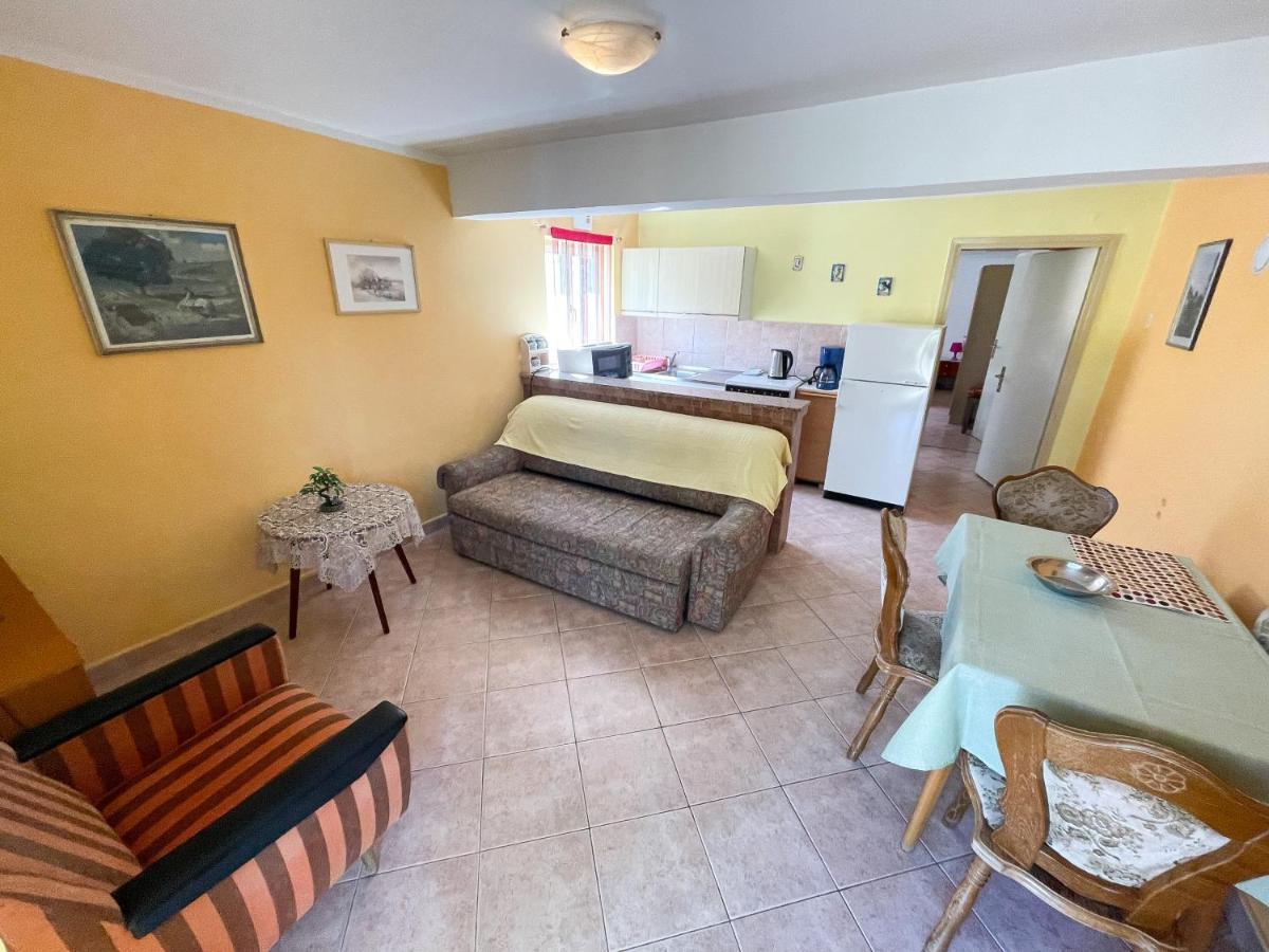 Apartmani Leonarda Jadranovo Eksteriør bilde